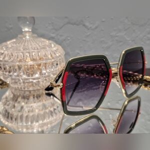 GUCCI Vibes Oversized Sunglasses